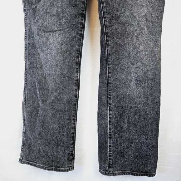 Madewell Women's Boot Cut Jeans in Black - Picture 8 of 14